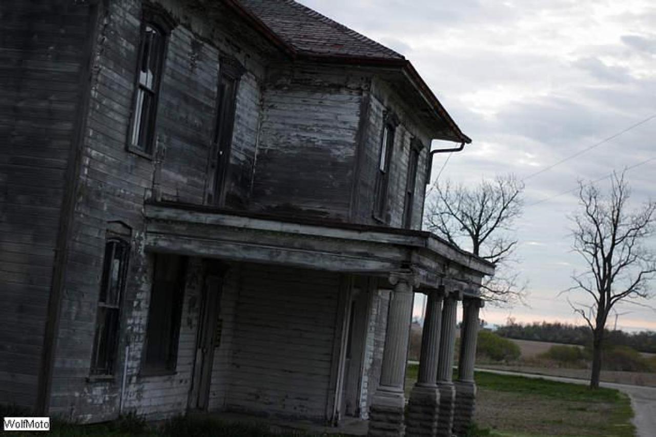 Rustic and Decayed - The-Hull-House35.jpg