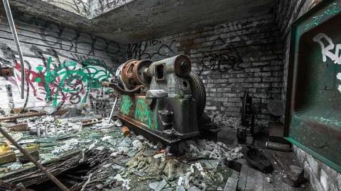 Smallest entrance  - Linseed-Factory623.jpg