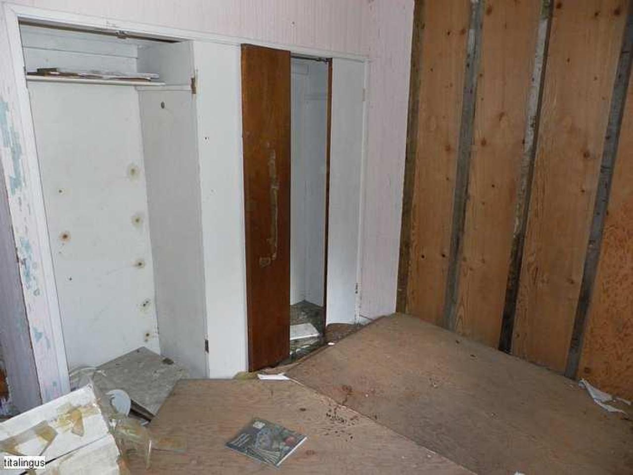 Nature blowing holes in this o - SAM_1116.jpg