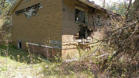 Nature blowing holes in this o - SAM_1128.jpg