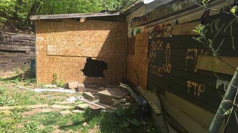 Left To The Vultures - Left-to-the-Vultures-(house)18.jpg