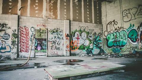 2017-05-30 - Garage-Across-from-Camp-30121.jpg