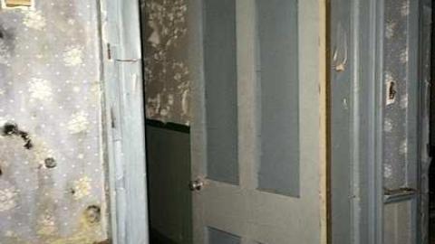 Yellow House photo 2