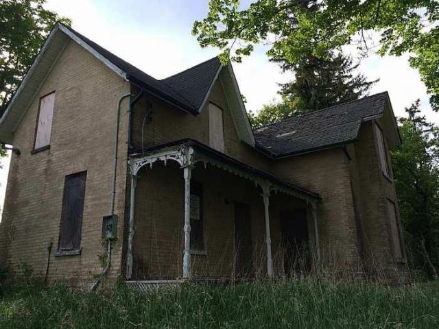 Yellow House photo 3