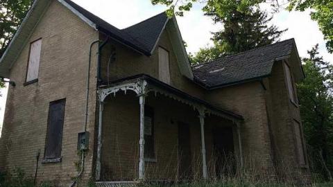 Yellow House photo 3