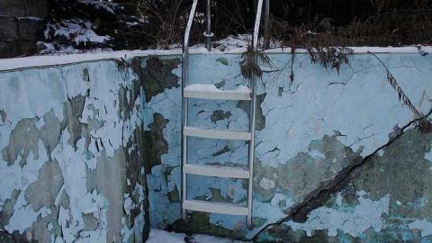 Mega mansion 2012 - Neglected-Manor269.jpg