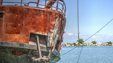 Loose Lips Sink Ships - Le-Grande-Hermine-Ghost-Ship154.jpg