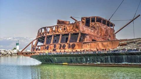 Loose Lips Sink Ships - Le-Grande-Hermine-Ghost-Ship160.jpg