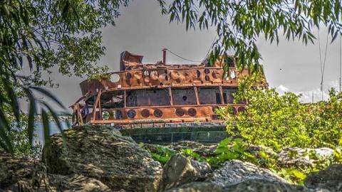 Loose Lips Sink Ships - Le-Grande-Hermine-Ghost-Ship186.jpg