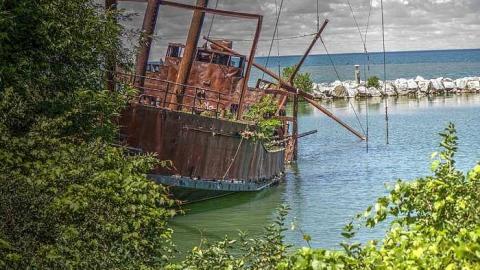 Loose Lips Sink Ships - Le-Grande-Hermine-Ghost-Ship164.jpg