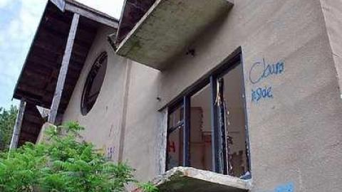 Such a Mess - Pefferlaw-Shining-House83.jpg