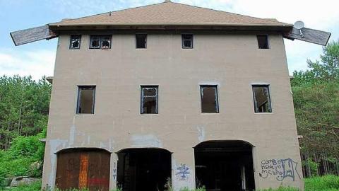 Such a Mess - Pefferlaw-Shining-House170.jpg