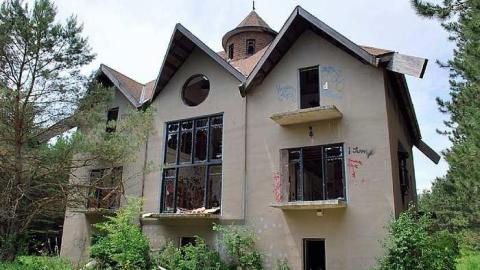 Such a Mess - Pefferlaw-Shining-House171.jpg