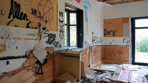 Such a Mess - Pefferlaw-Shining-House87.jpg