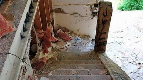 Such a Mess - Pefferlaw-Shining-House88.jpg