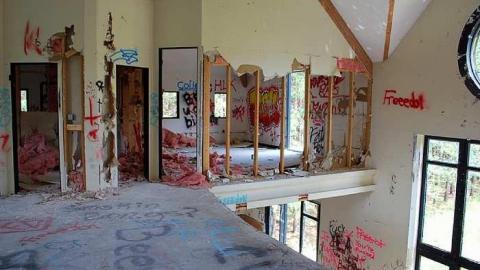 Such a Mess - Pefferlaw-Shining-House79.jpg