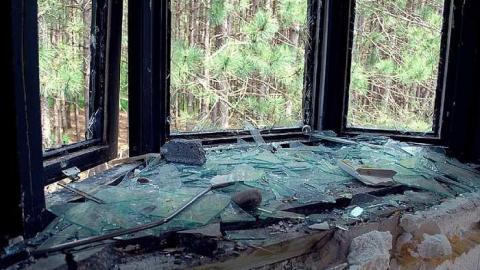 Such a Mess - Pefferlaw-Shining-House80.jpg