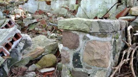 Sept. 2011 - Abandoned-Pool99.jpg