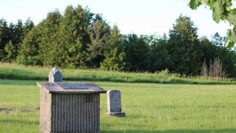 Dead, Still Lit - Franklin-Pioneer-Cemetery19.jpg