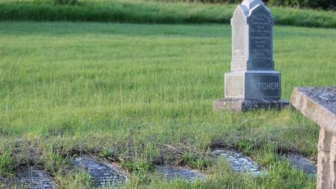 Dead, Still Lit - Franklin-Pioneer-Cemetery16.jpg