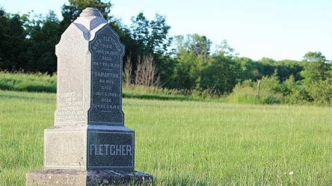 Dead, Still Lit - Franklin-Pioneer-Cemetery26.jpg