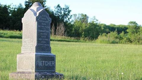 Dead, Still Lit - Franklin-Pioneer-Cemetery18.jpg