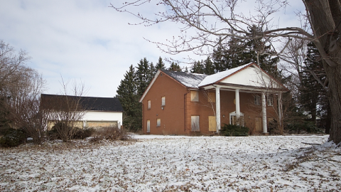 Abandoned Estate - Beautiful-Fanshawe-House82.png