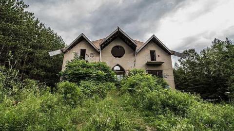 awful vandalism - Pefferlaw-Shining-House136.jpg