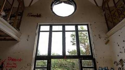 awful vandalism - Pefferlaw-Shining-House5.jpg