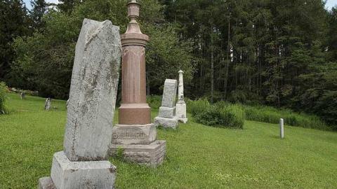 Old Mennonite Cemetery - Zion-Mennonite-Cemetery10.jpg