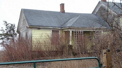 yellow farm house and barn  - IMG_3787.jpg
