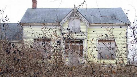 yellow farm house and barn  - IMG_3789.jpg
