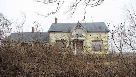 yellow farm house and barn  - IMG_3791.jpg