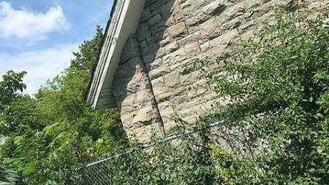 Half-burnt House - Lemieux-Island98.jpg