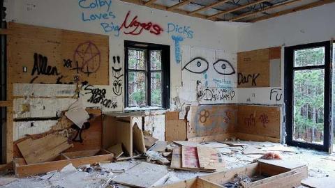 Trashed Beauty '17 - Pefferlaw-Shining-House130.jpg