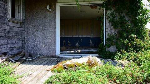 christmas lights up - Melancthon-(ghost-town)130.jpg