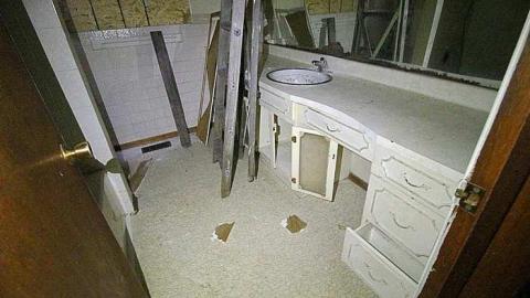 Red Bungalow - IMG_1674.jpg