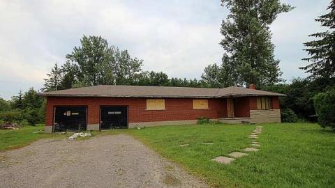 Red Bungalow - IMG_1650.jpg