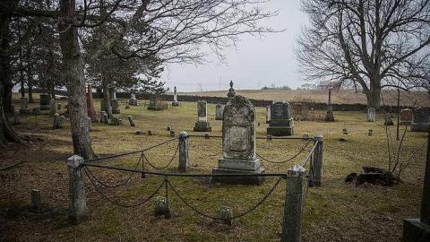 Loyalist Cemetery photo 2
