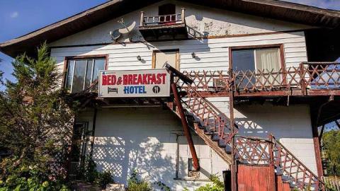 August Drive by - Oasis-Hotel-on-Silent-Lake16.jpg