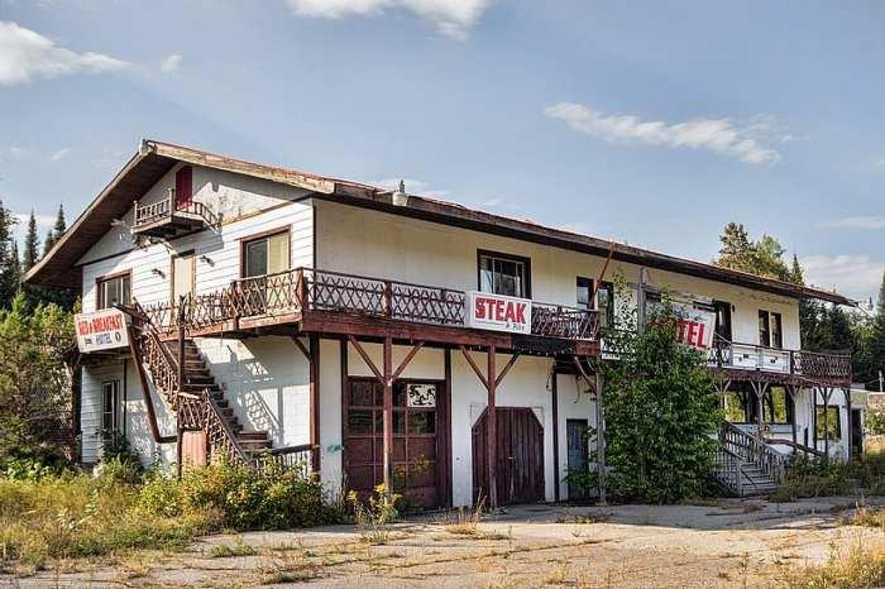 August Drive by - Oasis-Hotel-on-Silent-Lake15.jpg