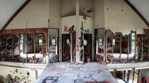 Teen Demolition  - Pefferlaw-Shining-House72.jpg