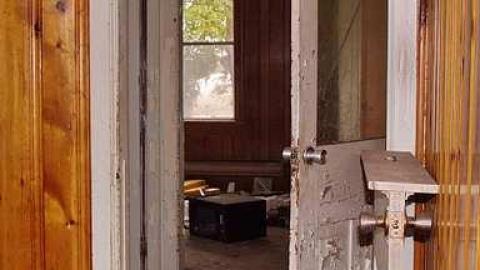 Moldy L'Amour - Who-Owns-These-Memories100.jpg