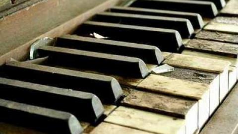 McKay House - Mother-Marys-Messy-Mansion57.jpg