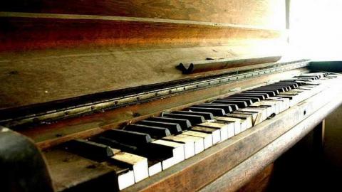 McKay House - Mother-Marys-Messy-Mansion58.jpg