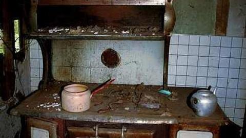 McKay House - Mother-Marys-Messy-Mansion134.jpg