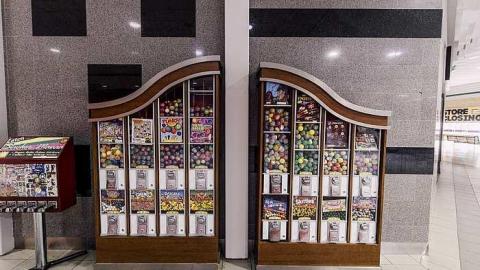 Dead Mall - Five-to-Zero14.jpg