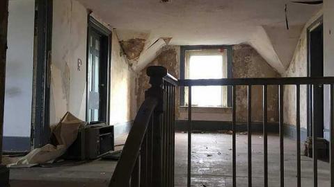 Bookworm House  - Hello...-Its-Me.32.jpg