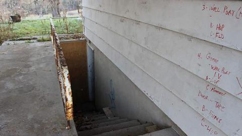 Left in Ruins - IMG_2453.jpg