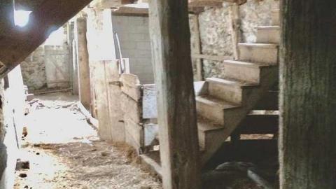 Bridle Barn - Someones-been-living-here159.jpg